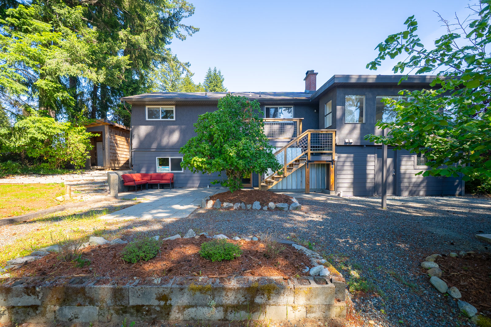 Backyard cleanup & tidy — after